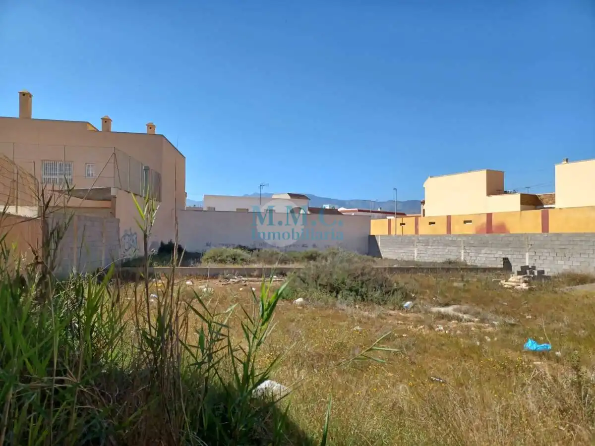 Wohnbaugrundstück zum Verkauf in Roquetas de Mar ciudad, imagen 2