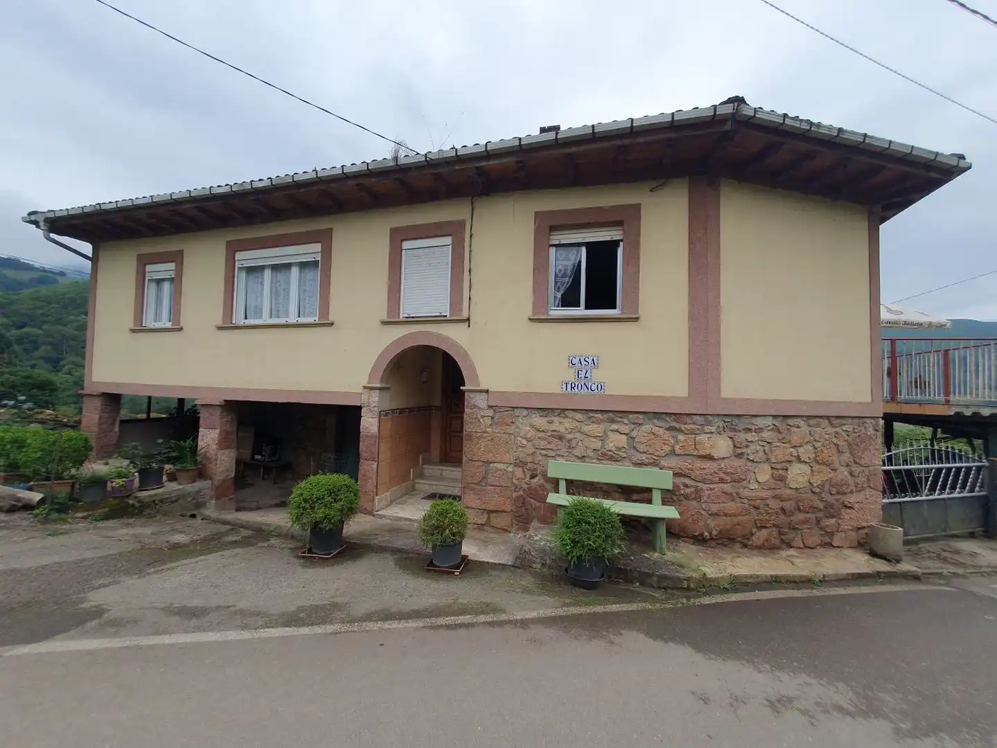 Casa con terraza en venta en Belmonte de Miranda, imagen 3