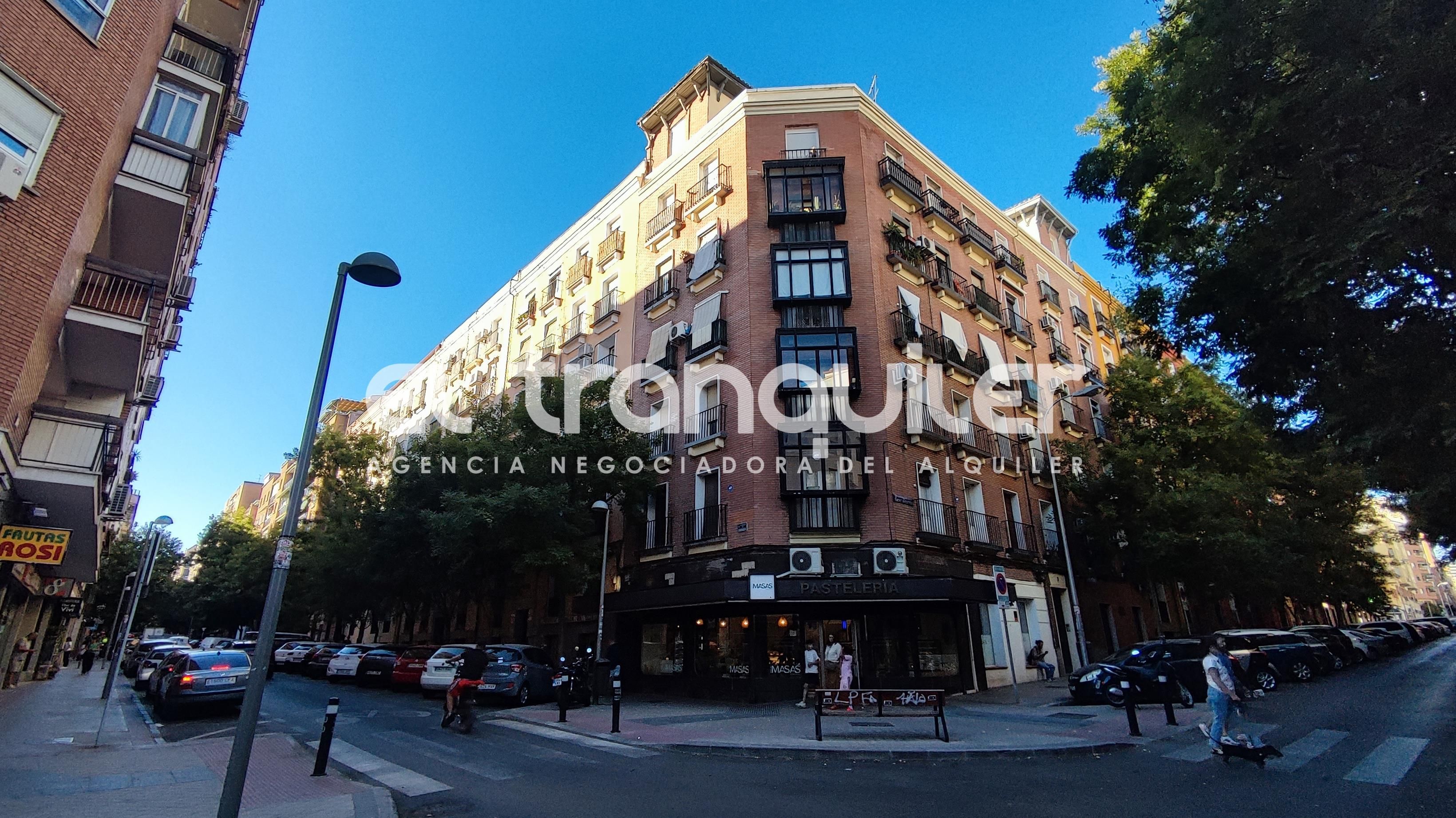 Exterior view of Flat for sale in  Madrid Capital  with Furnished and Washing machine