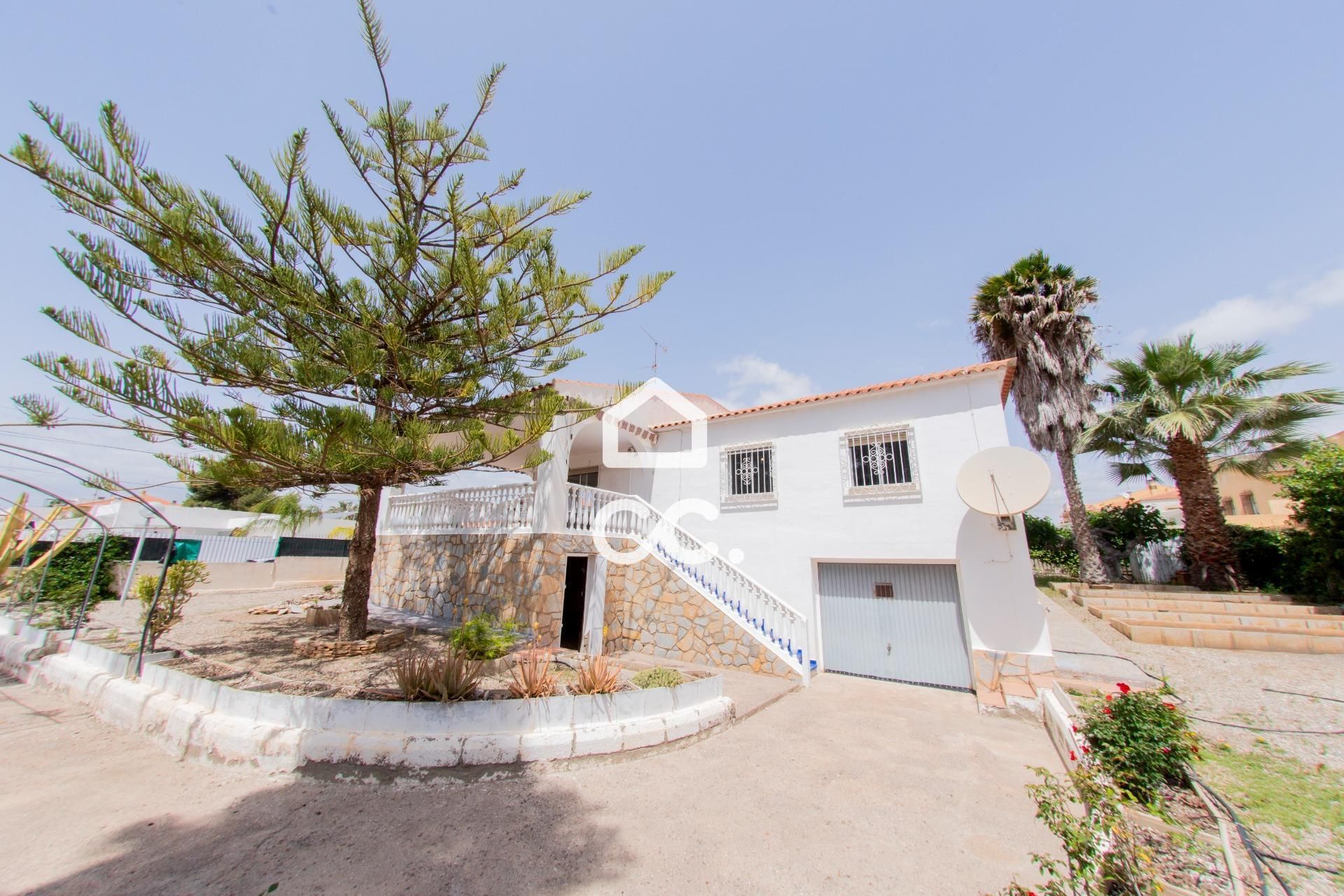 Vista exterior de Casa o xalet en venda en Águilas amb Calefacció, Jardí privat i Terrassa