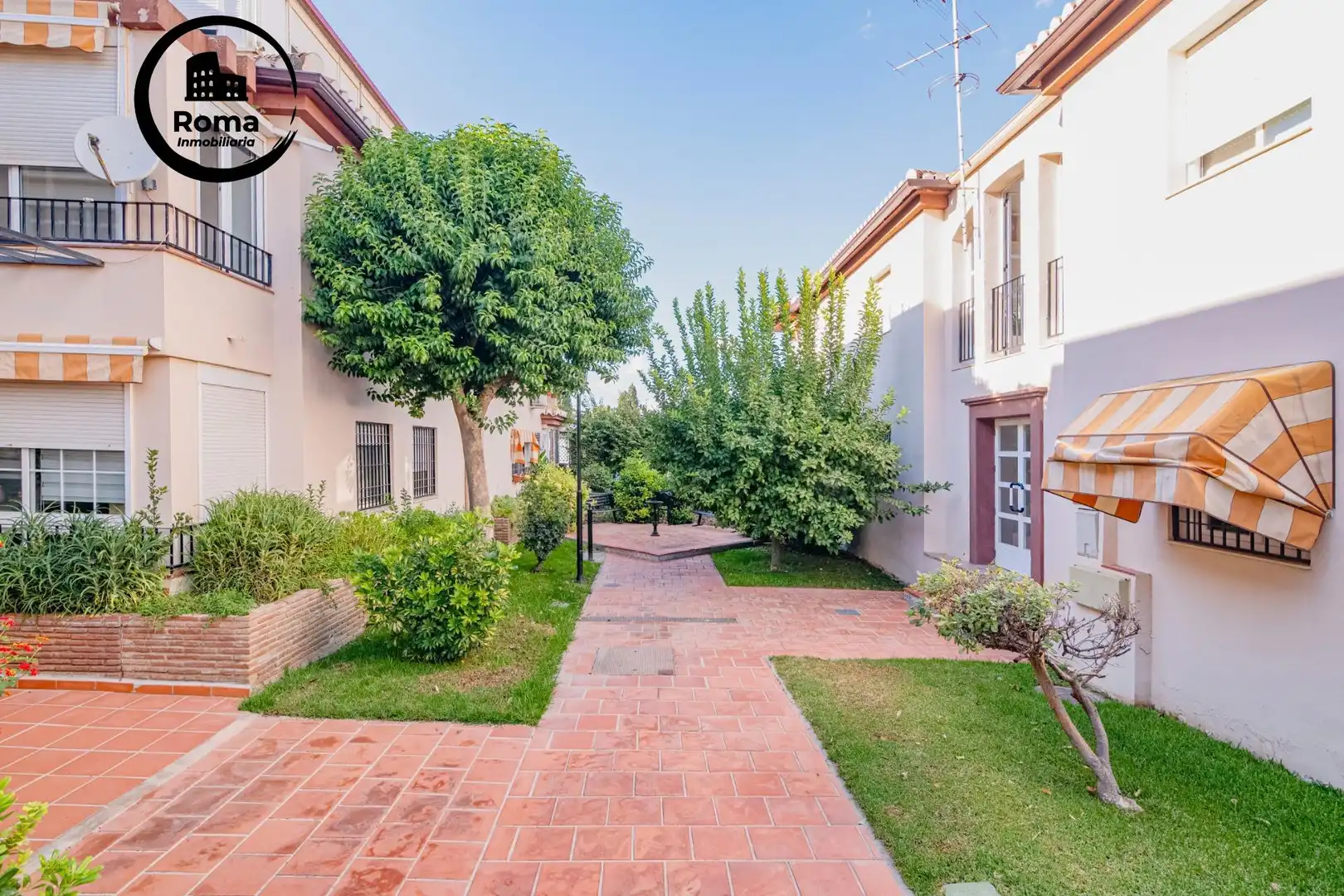 Vista exterior de Ático en venta en La Zubia con Aire acondicionado, Calefacción y Terraza
