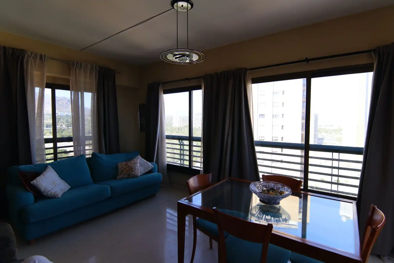 Sala de estar de Piso en venta en Benidorm con Aire acondicionado, Terraza y Amueblado