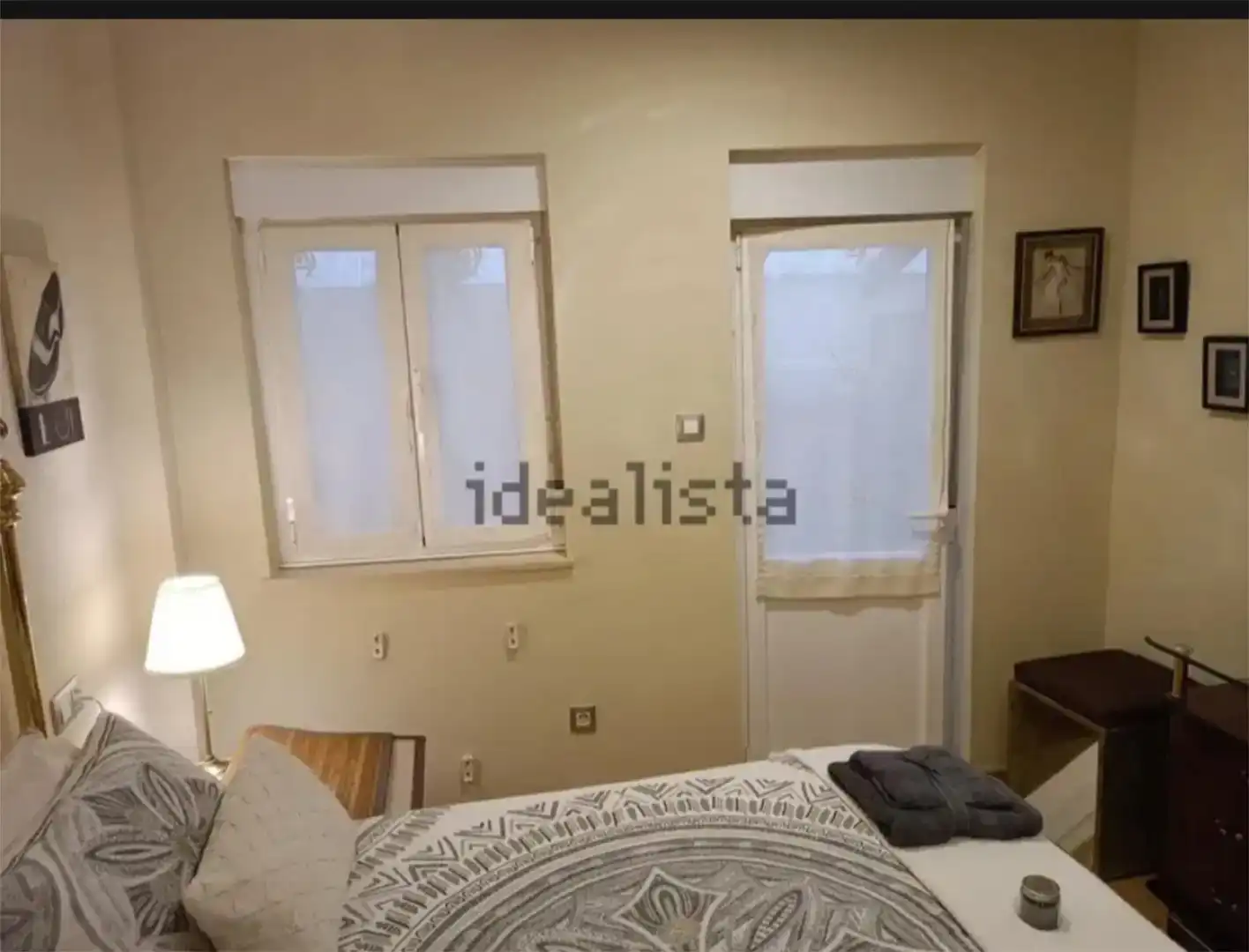 Dormitori de Apartament en venda en Viveiro amb Balcó