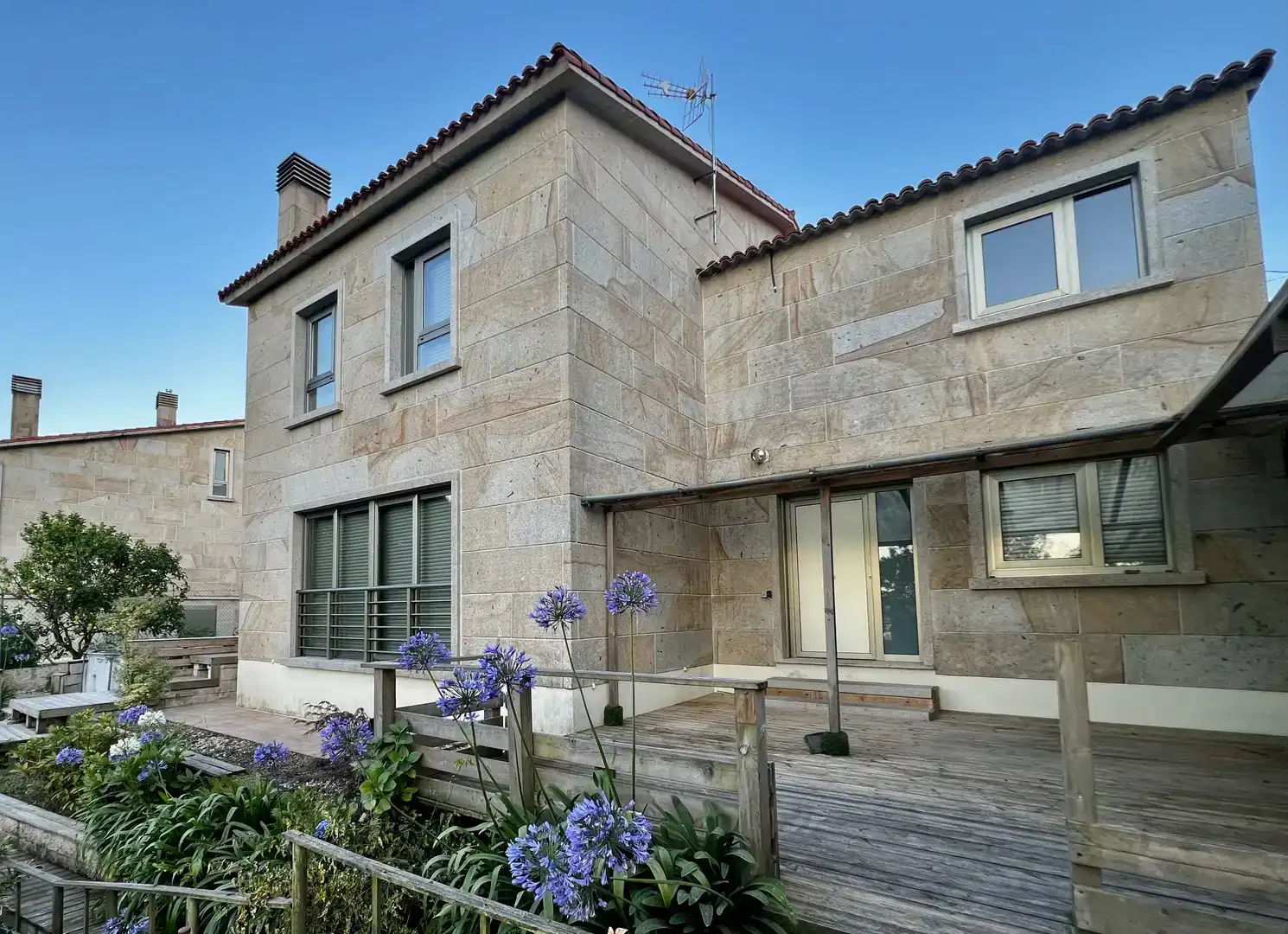 Vista exterior de Piso en venta en Cangas  con Jardín privado, Parquet y Piscina