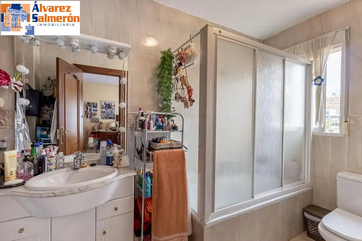 Bathroom of Houses for sale in Huétor Vega  with Air Conditioner, Heating and Terrace