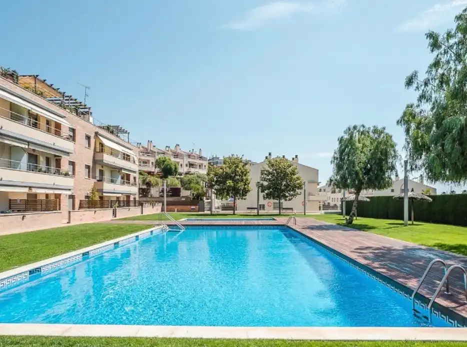 Piscina de Casa adosada en venta en Sant Andreu de Llavaneres con Aire acondicionado, Calefacción y Jardín privado