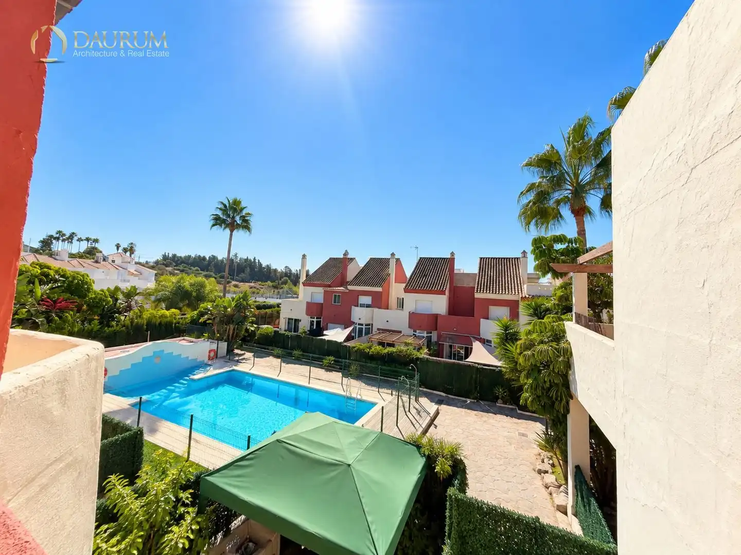 Adosado con piscina en venta en CALLE LOS SAUCES