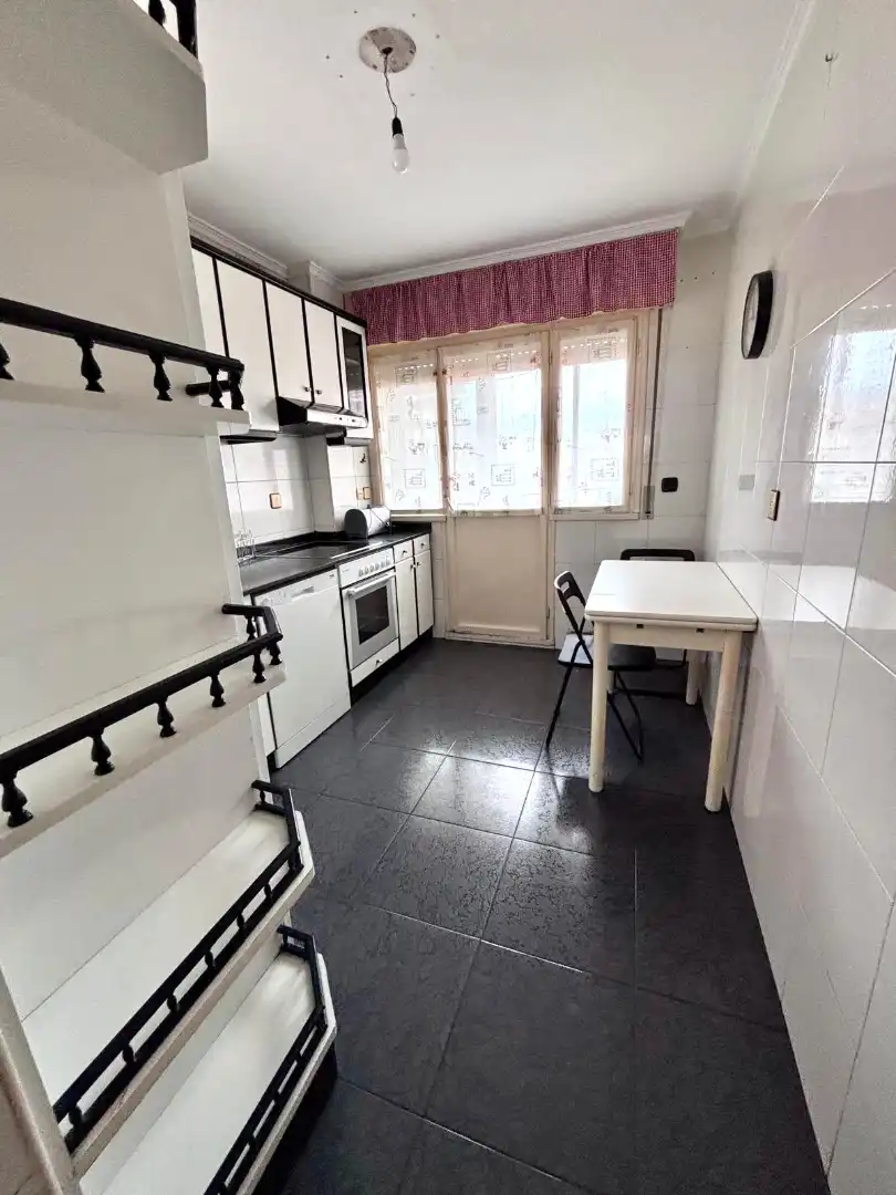 Cocina de Piso en venta en Gijón  con Calefacción, Terraza y Trastero