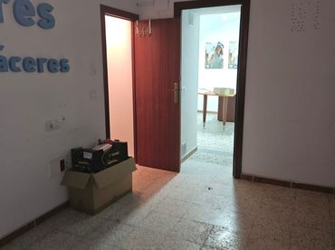 Casa aparellada amb jardí en venda a Casar de Cáceres