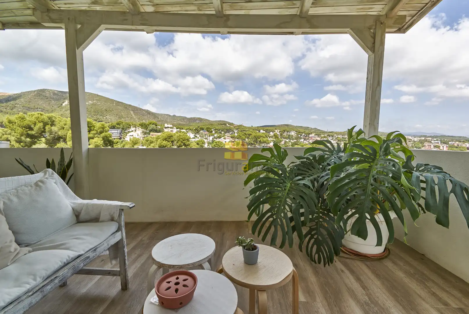 Vista exterior de Casa o xalet en venda en Castelldefels amb Aire condicionat, Calefacció i Jardí privat