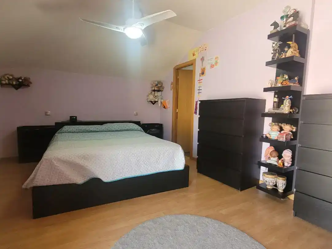 Schlafzimmer von Wohnung zum Verkauf in Yeles mit Klimaanlage und Balkon