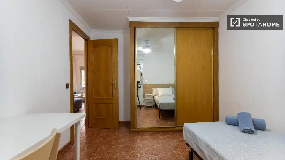 Bedroom of Flat for rent in Valencia  with Air Conditioner, Heating and Furnished