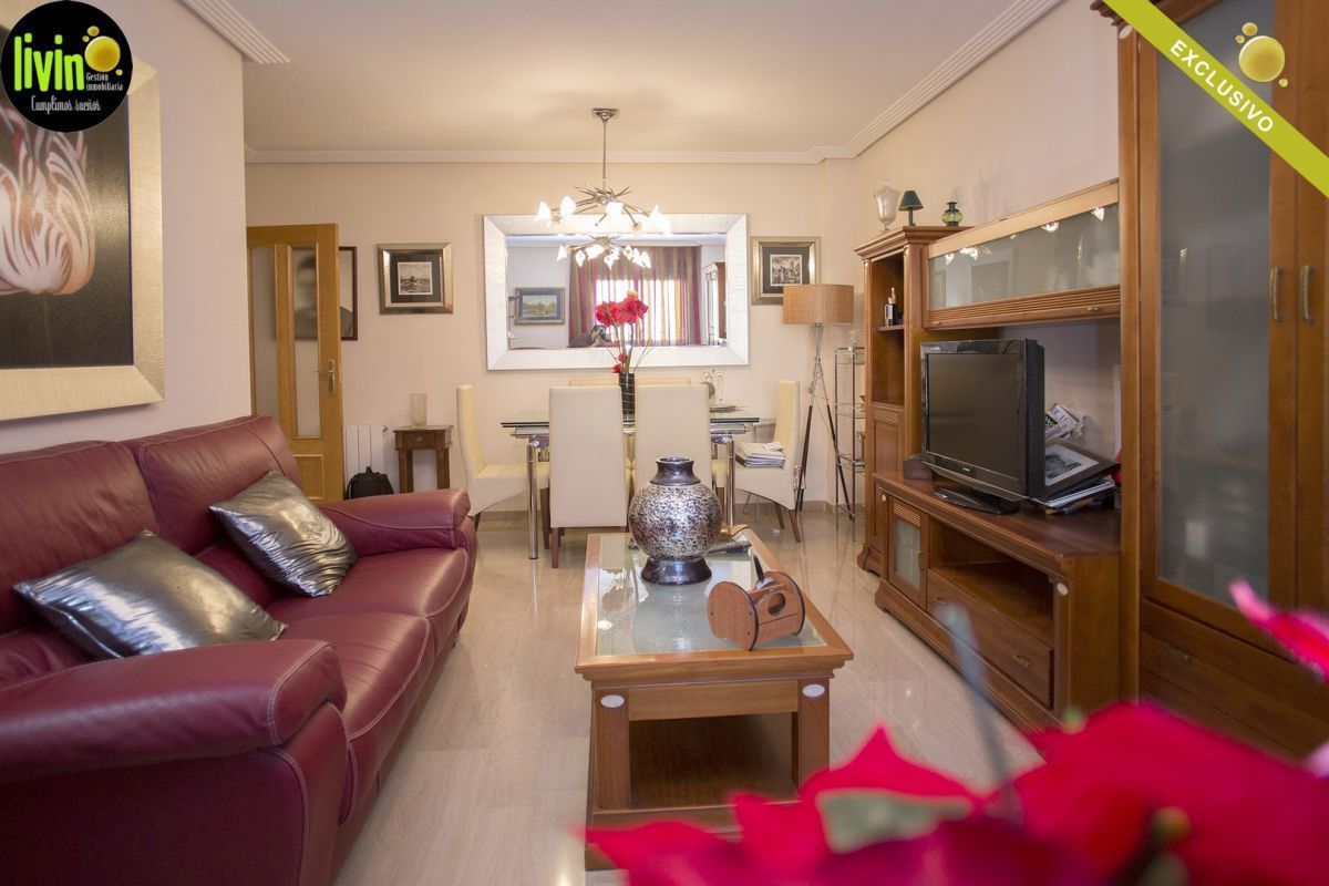Sala d'estar de Apartament en venda en  Jaén Capital