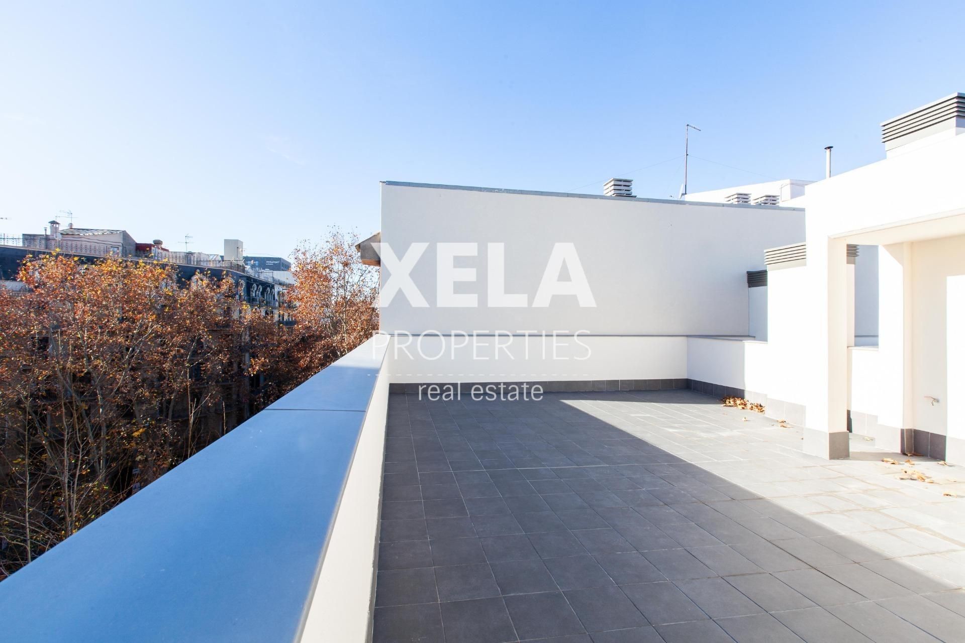 Exterior view of Attic for sale in  Barcelona Capital  with Air Conditioner, Heating and Parquet flooring