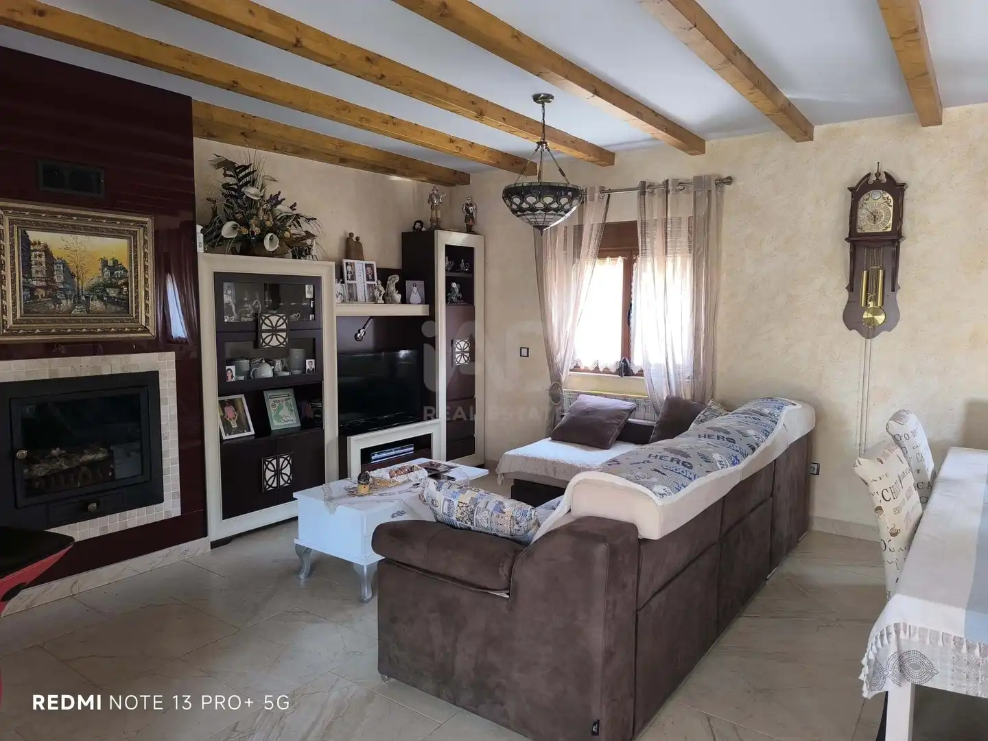 Sala d'estar de Casa o xalet en venda en Santas Martas amb Calefacció i Terrassa