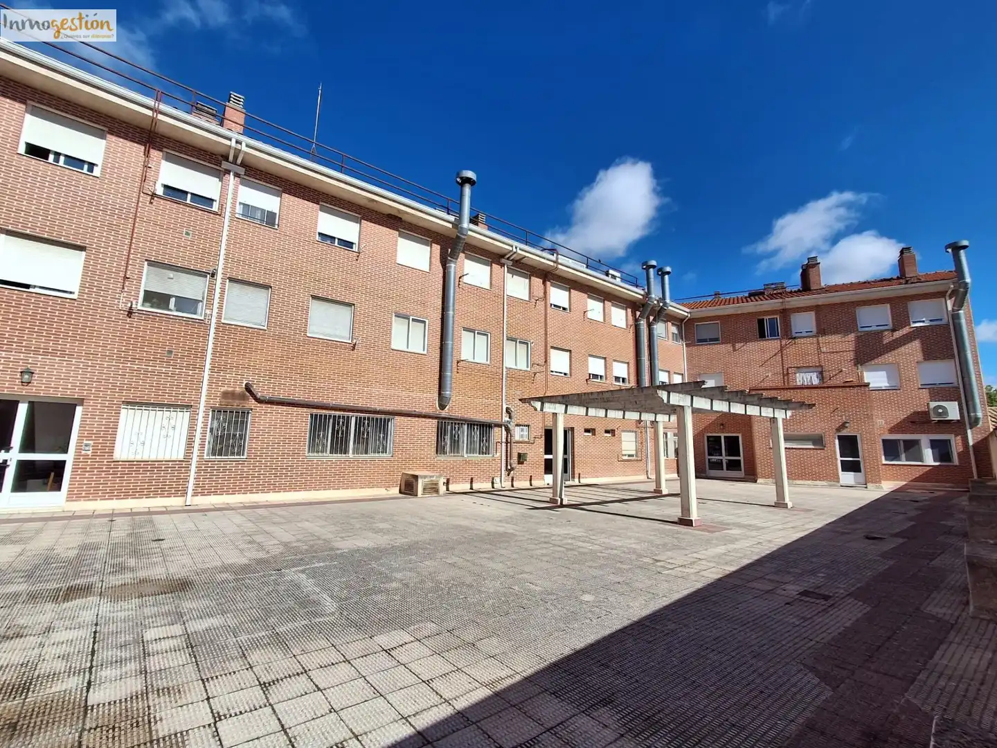 Vista exterior de Pis en venda en Tudela de Duero amb Calefacció i Traster