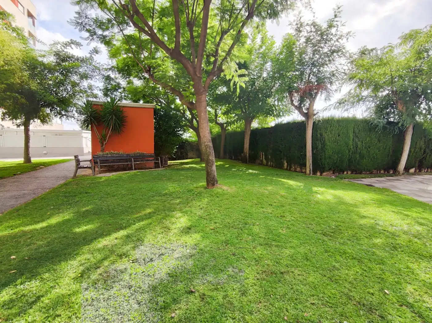 Jardí de Pis de lloguer en Paterna amb Terrassa i Piscina comunitària
