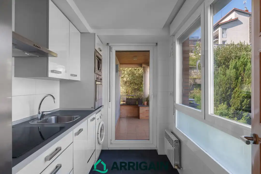Cocina de Piso en venta en Donostia - San Sebastián  con Calefacción, Terraza y Alarma