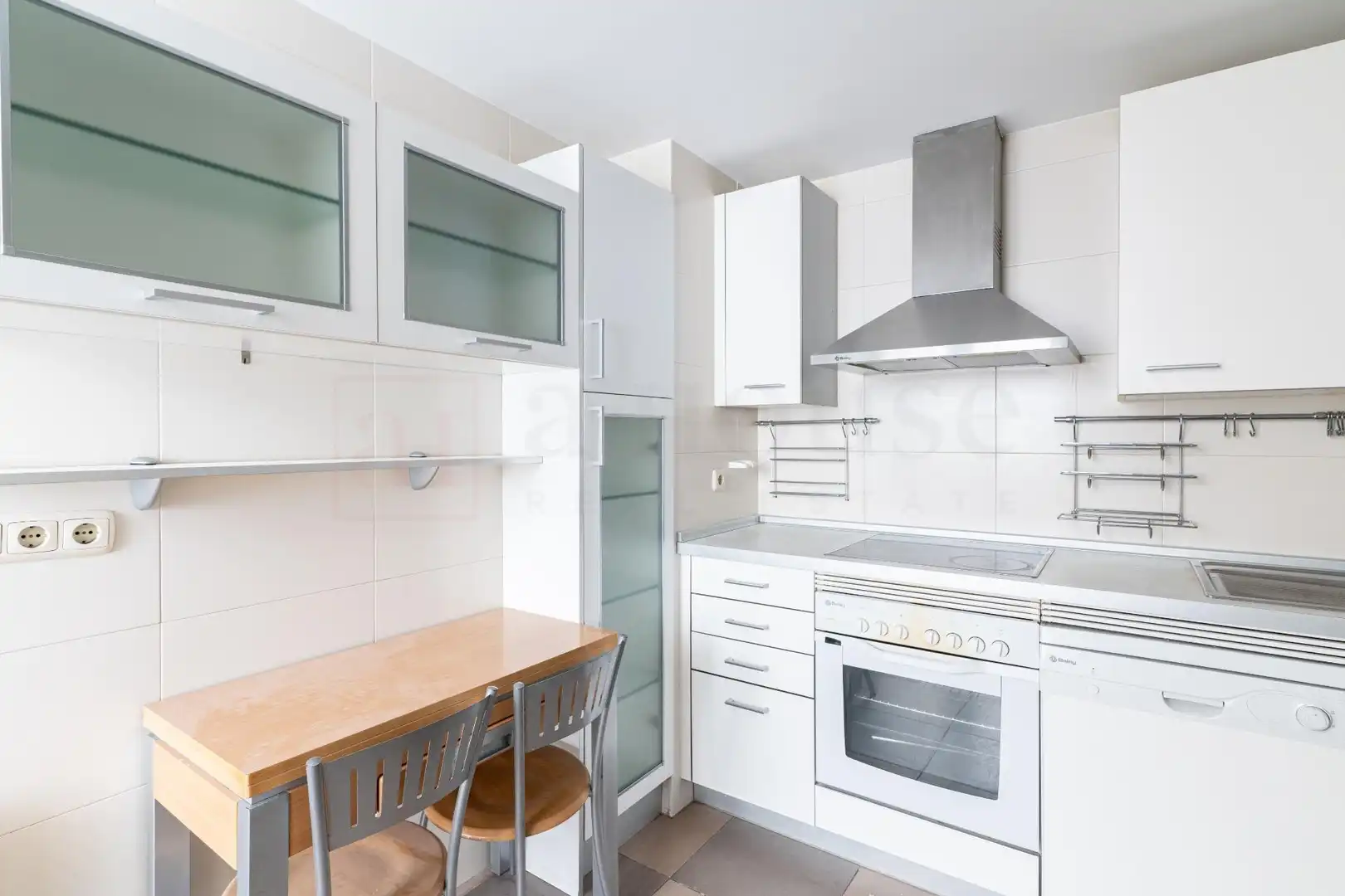 Küche von Wohnung zum Verkauf in Madrid mit Klimaanlage, Heizung und Privatgarten