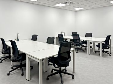 Office space with lift to rent in Calle Al Mutamid 6