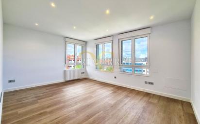 Sala d'estar de Pis en venda en Gijón  amb Calefacció i Traster