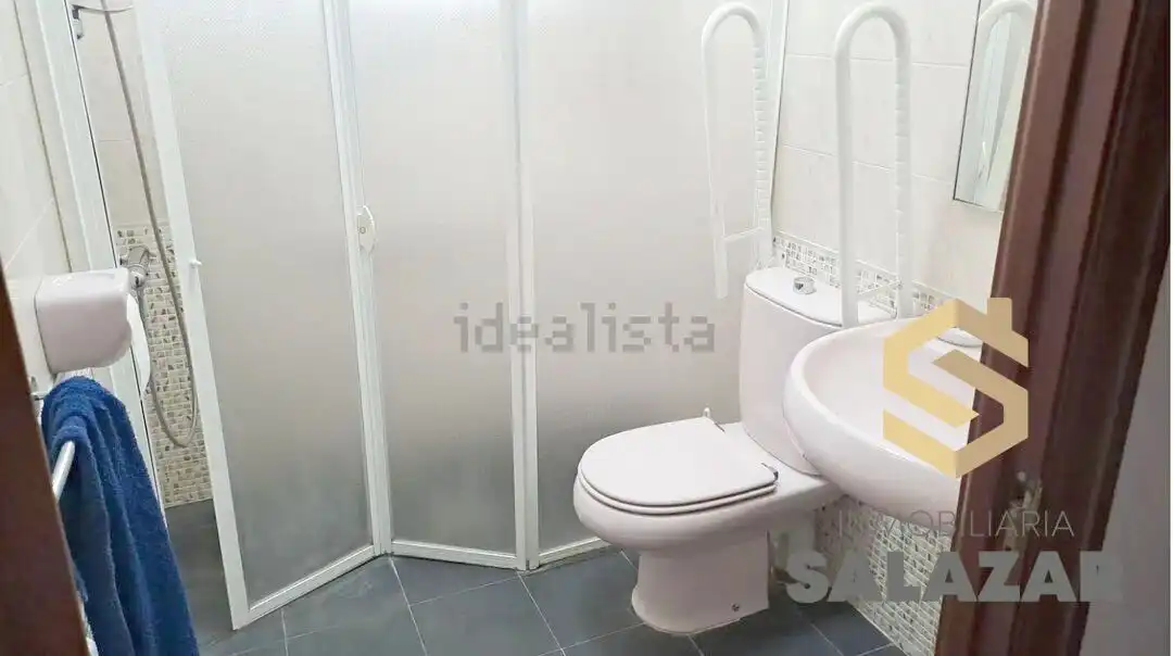 Bathroom of Flat for rent in Bilbao   with Heating and Private garden
