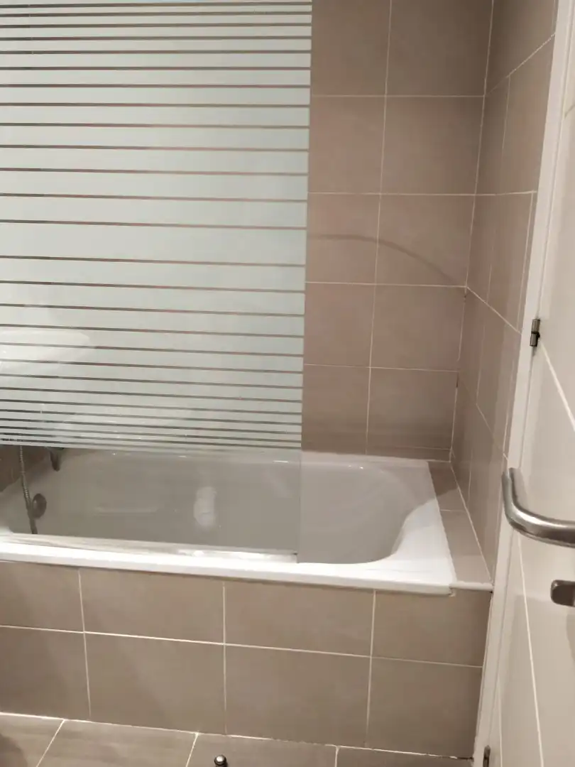 Bathroom of Flat for sale in Madrid  with Air Conditioner, Heating and Storage room