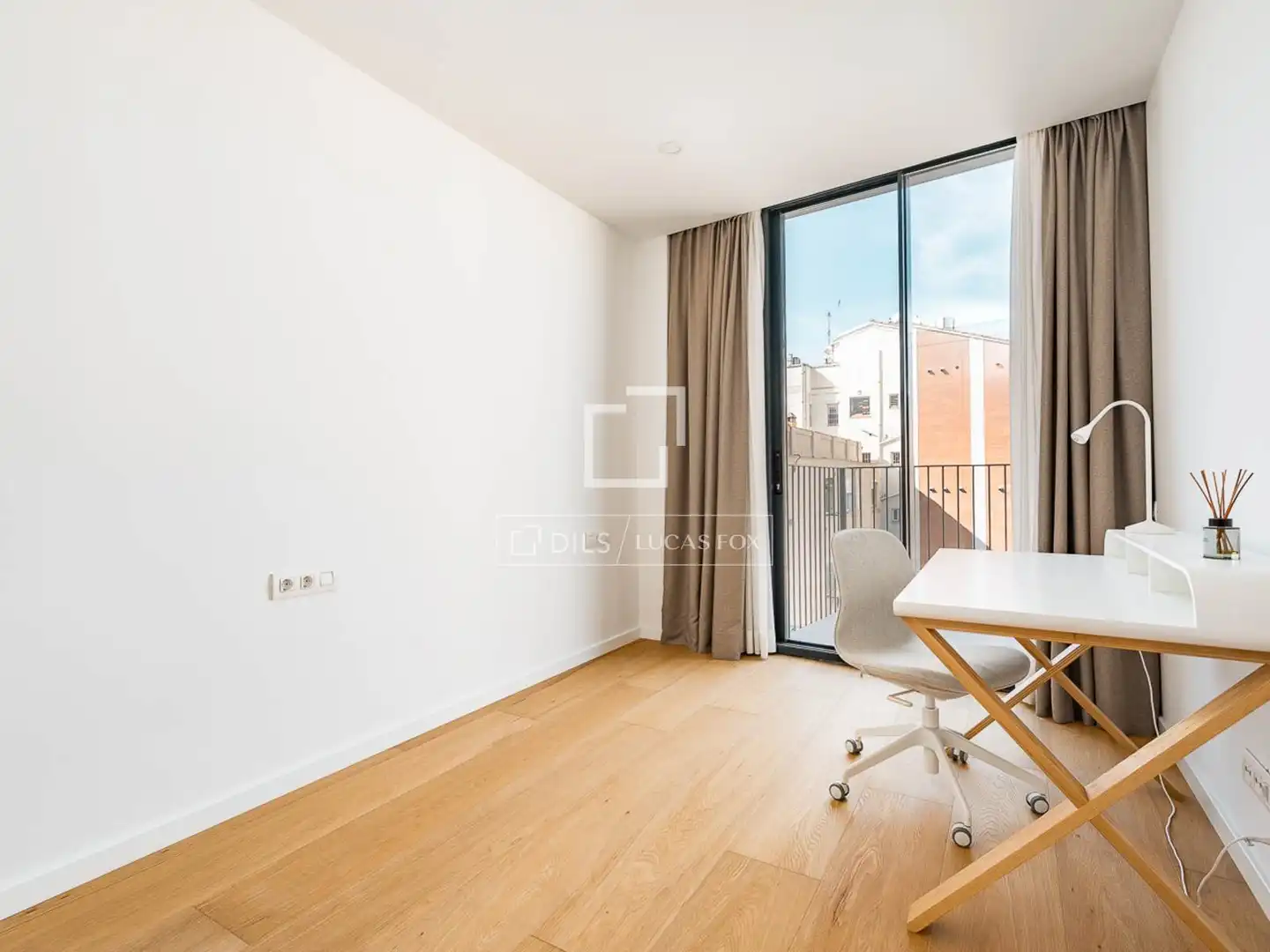 Schlafzimmer von Dachboden zum Verkauf in Barcelona mit Klimaanlage, Heizung und Schwimmbad