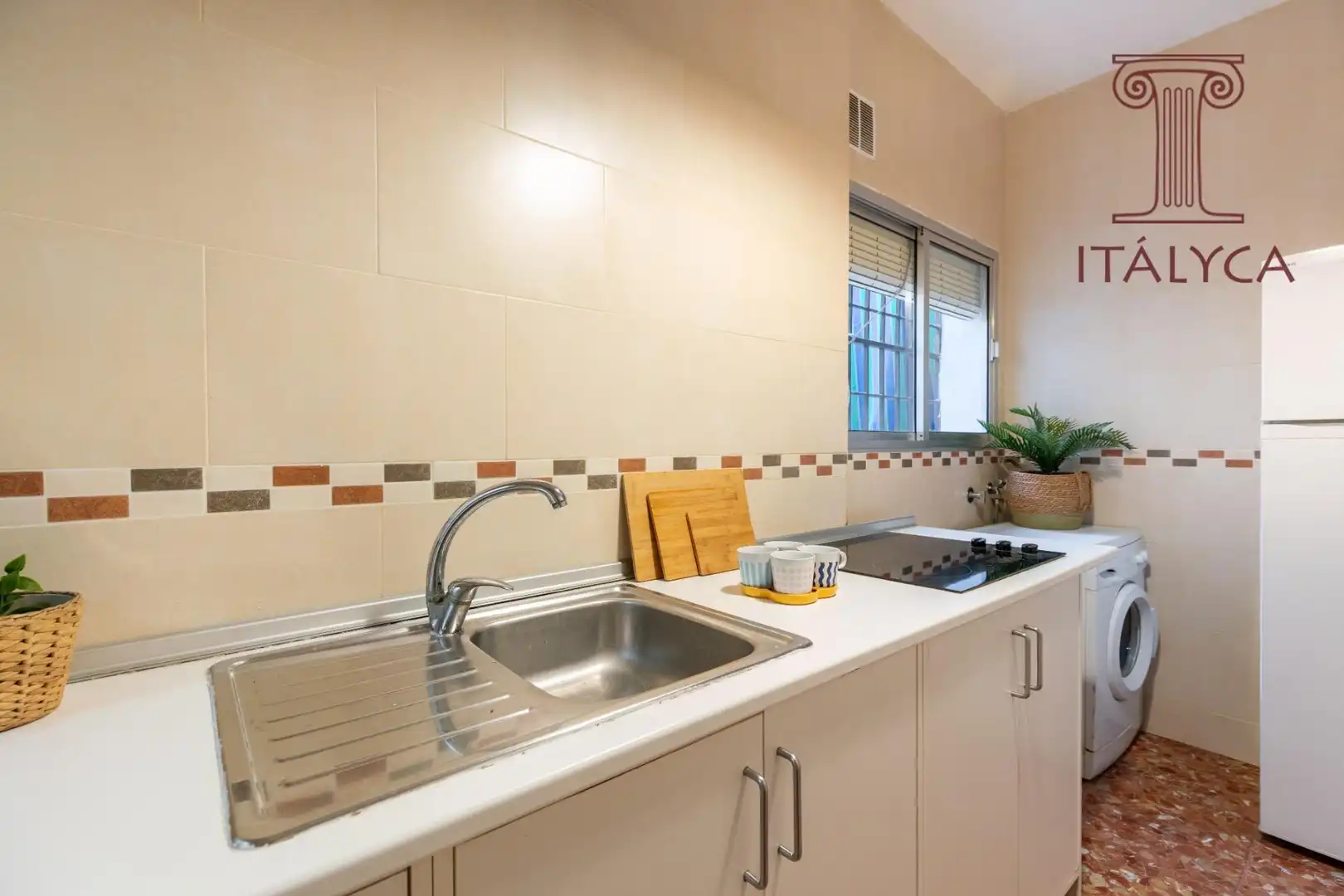 Kitchen of Flat for sale in Sevilla  with Air Conditioner and Terrace