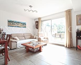 Sala d'estar de Casa adosada de lloguer en Sitges amb Aire condicionat, Terrassa i Piscina