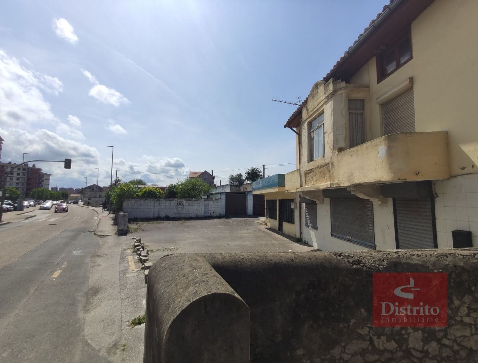 Vista exterior de Casa adosada en venda en Santander amb Calefacció
