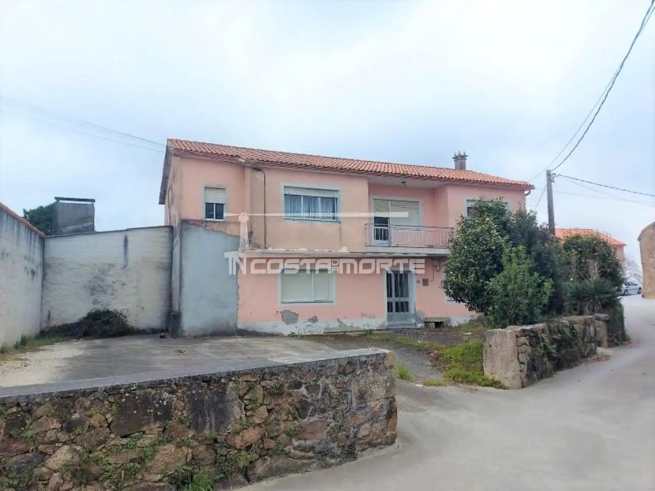 Vista exterior de Casa o xalet en venda en Muxía amb Jardí privat, Traster i Balcó