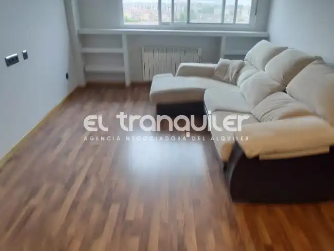 Sala d'estar de Pis en venda en Madrid amb Aire condicionat