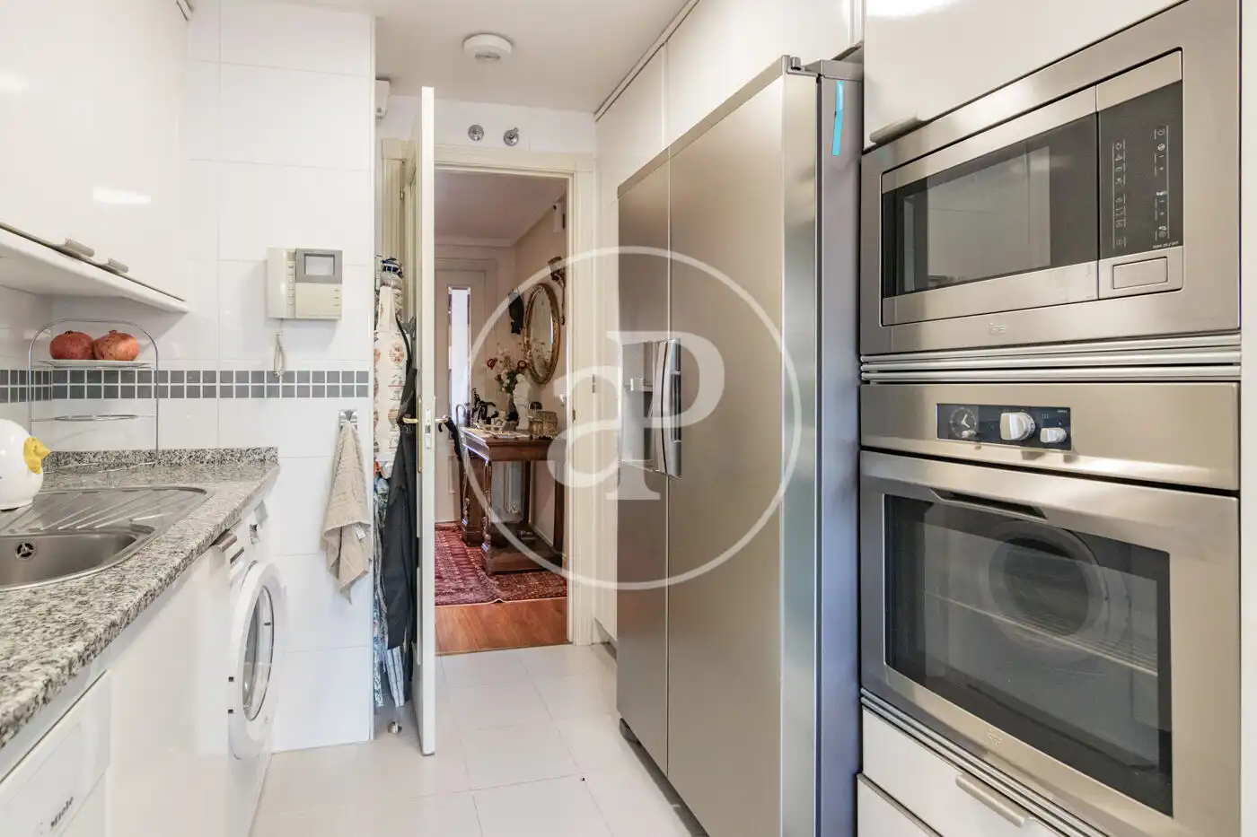 Cuina de Pis en venda en Madrid amb Aire condicionat, Calefacció i Jardí privat