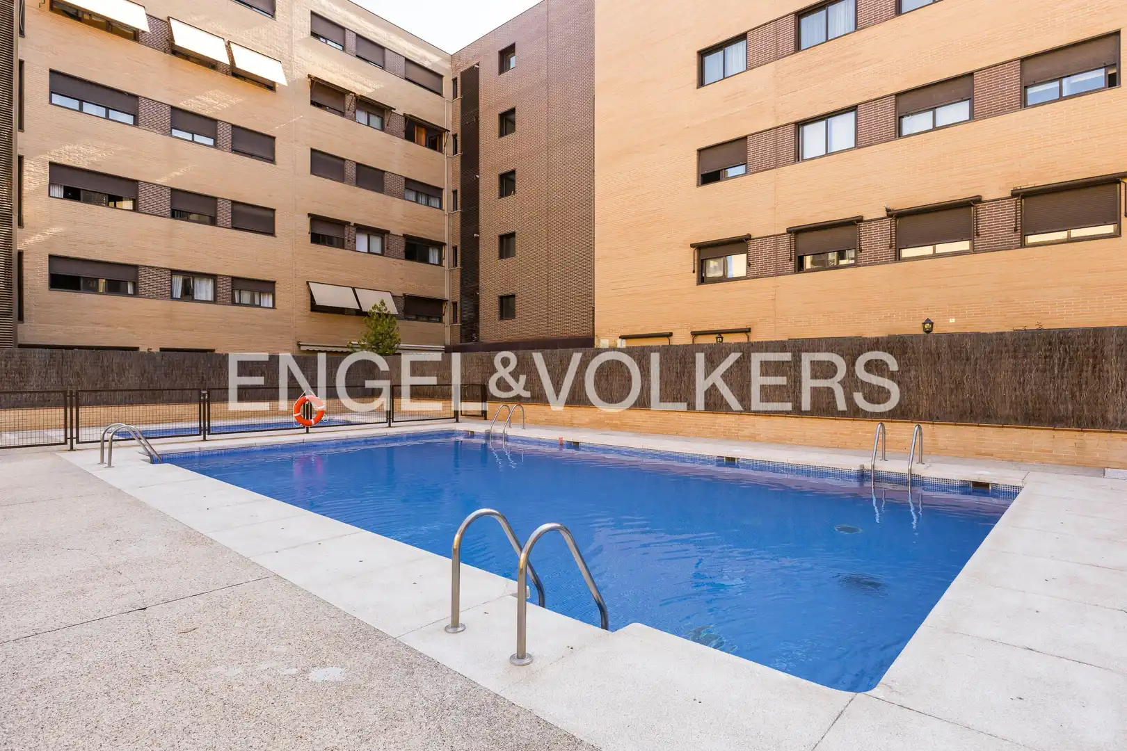 Swimming pool of Apartments for sale in Madrid  with Air Conditioner, Heating and Private garden