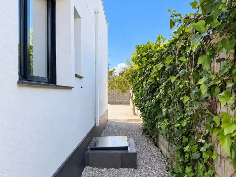 Vista exterior de Casa o xalet en venda en Deltebre amb Terrassa, Piscina i Balcó