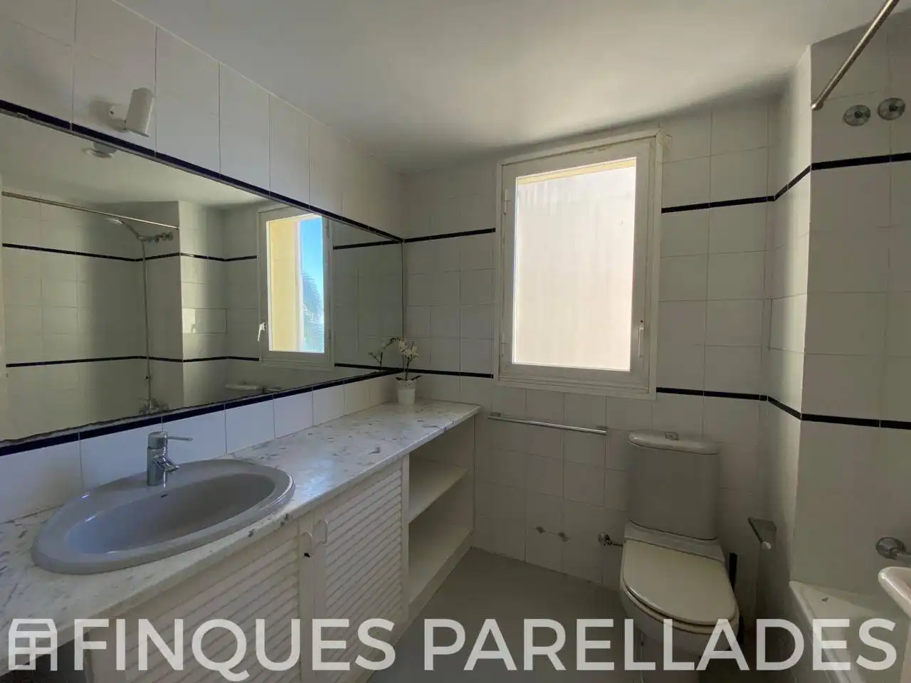Bathroom of Attic for sale in Sitges  with Air Conditioner, Heating and Parquet flooring