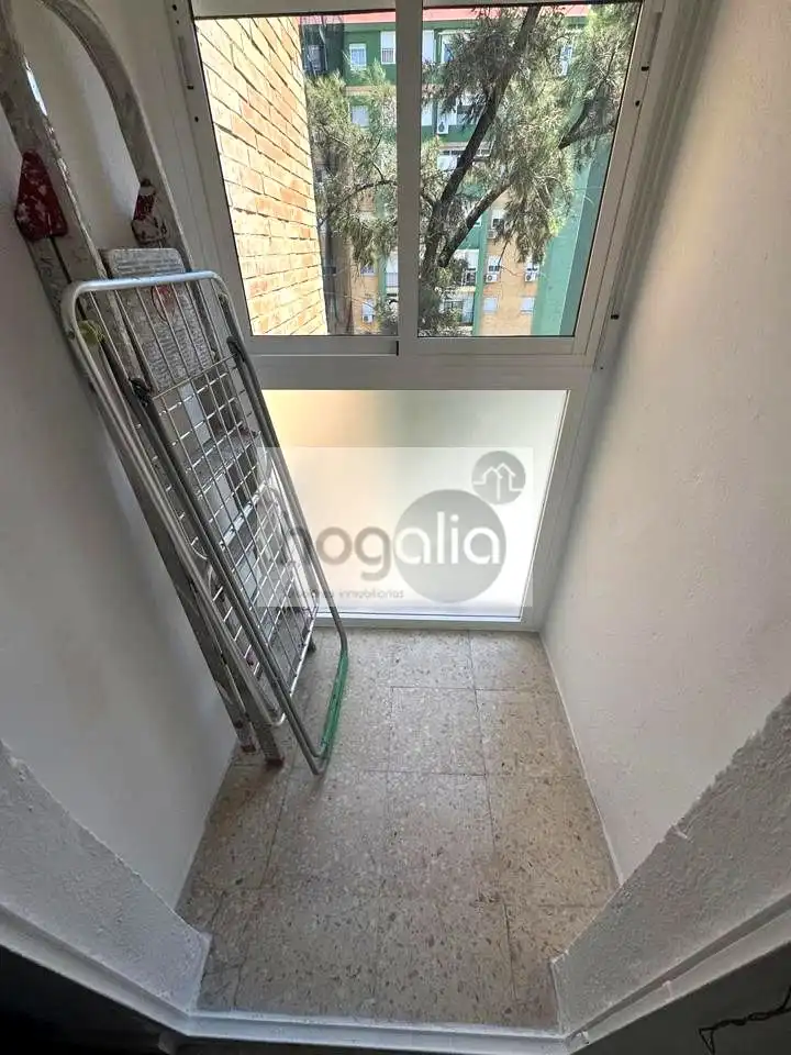 Flat for rent in Sevilla  with Air Conditioner, Terrace and Furnished