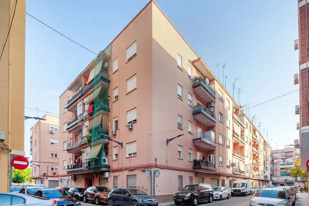 Vista exterior de Piso en venta en Avenida de la Paz  