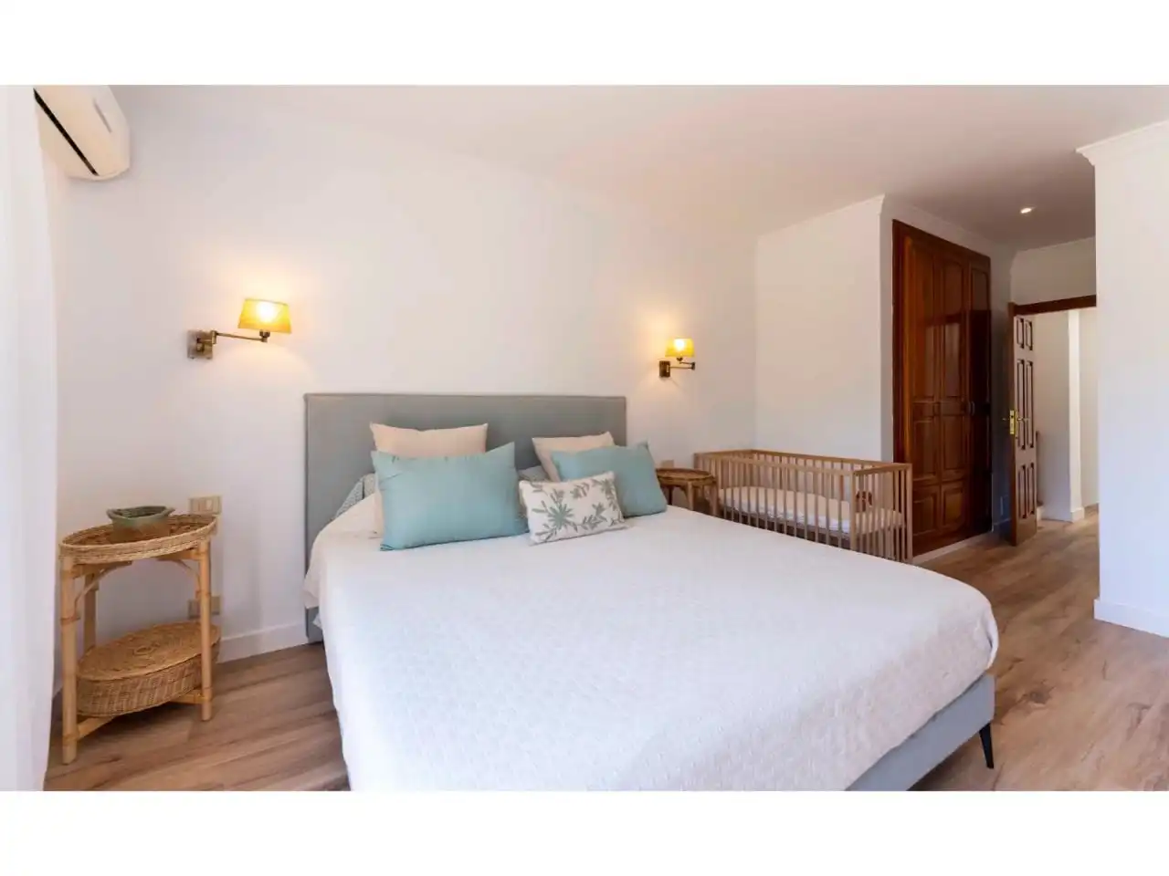 Bedroom of Houses for sale in Cuesta de la Villa