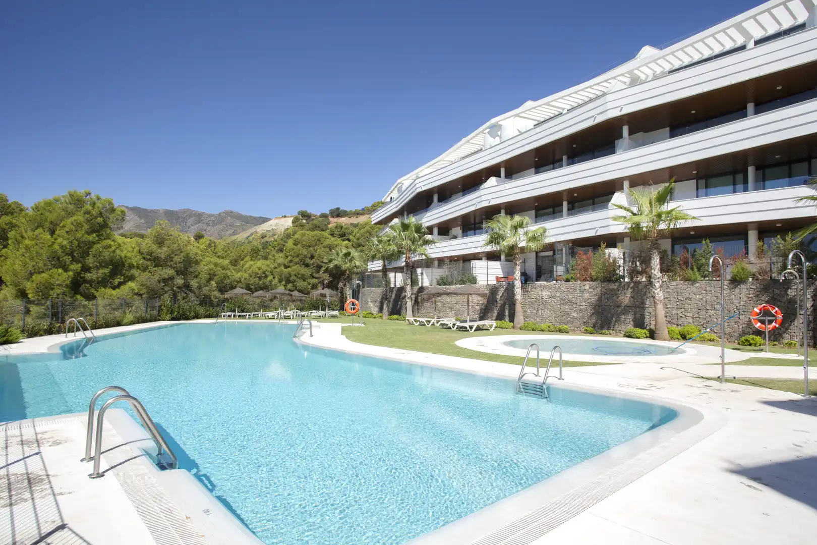 Apartment with pool for sale in El Higuerón