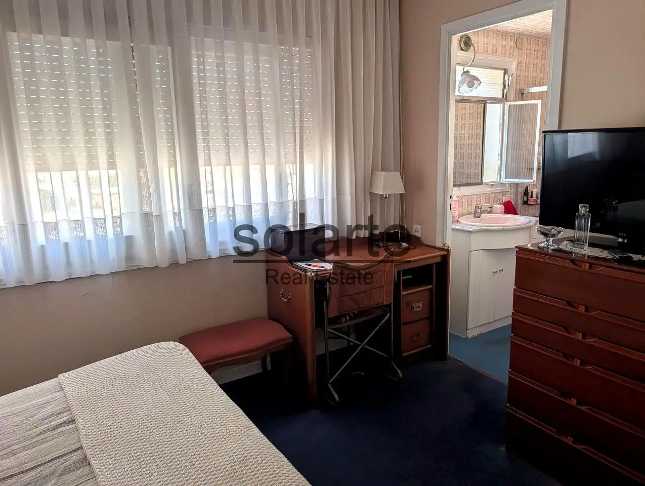 Habitación de Edificio en venta en L'Hospitalet de Llobregat