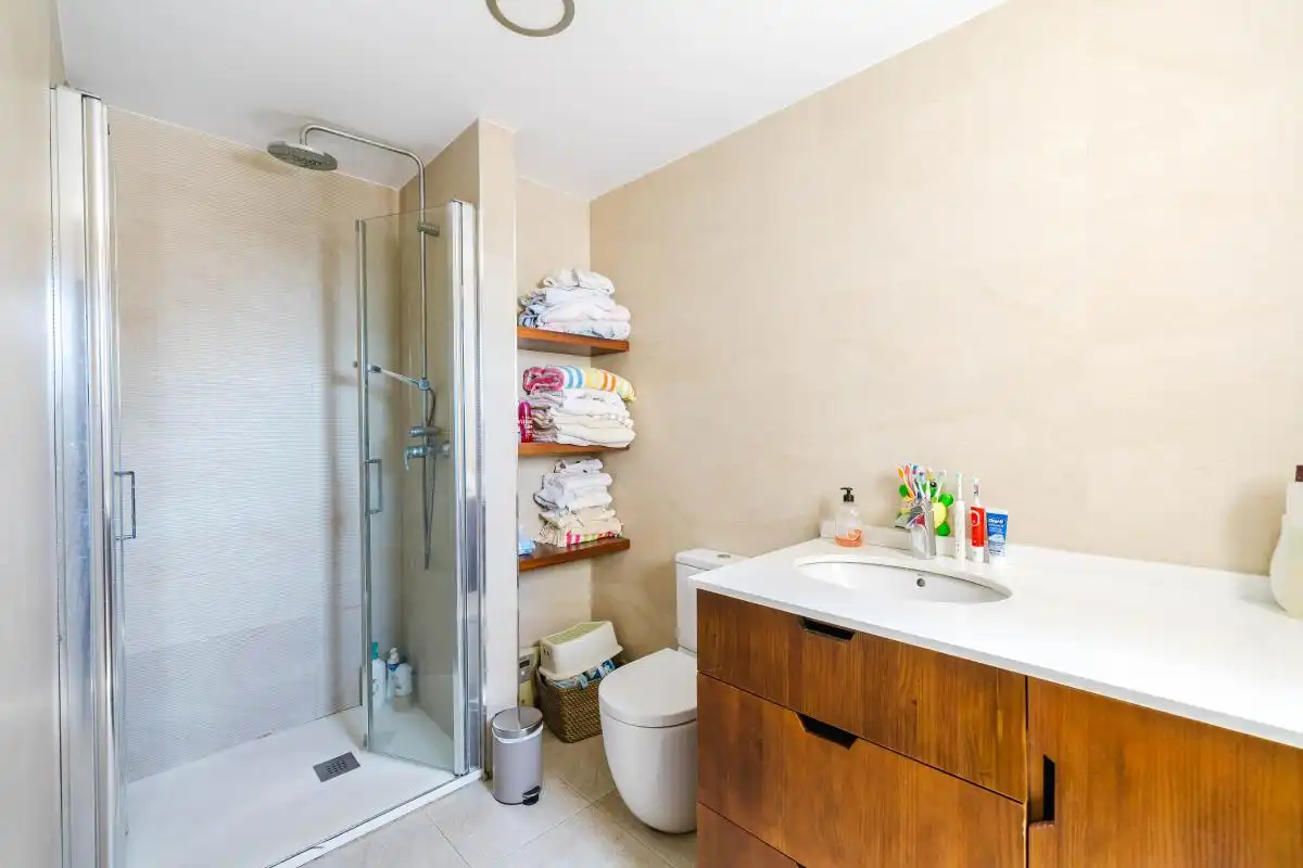 Bathroom of Flat for sale in Málaga  with Air Conditioner, Heating and Terrace