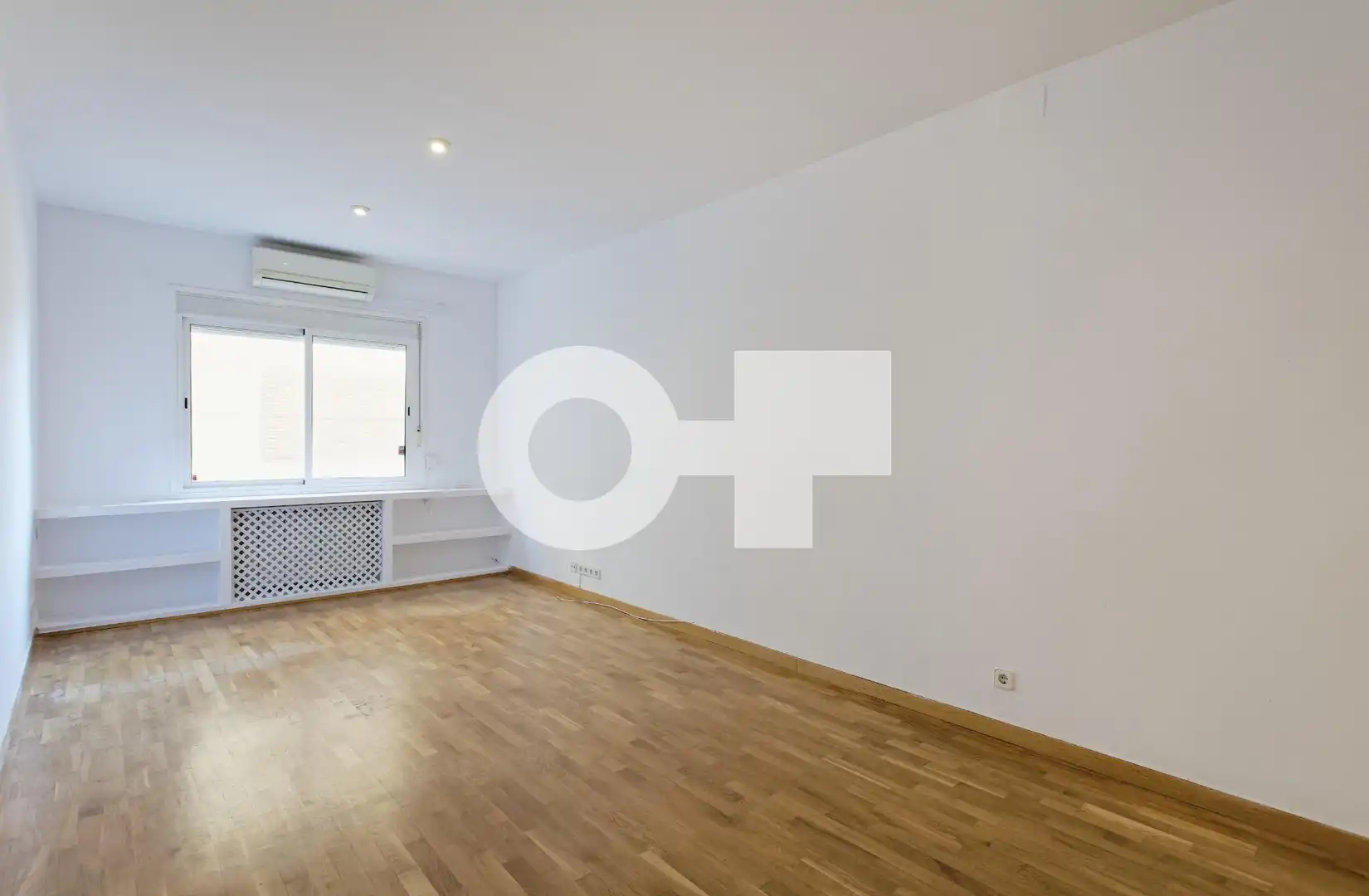 Schlafzimmer von Wohnungen zum Verkauf in Barcelona mit Heizung, Parkett und Alarm