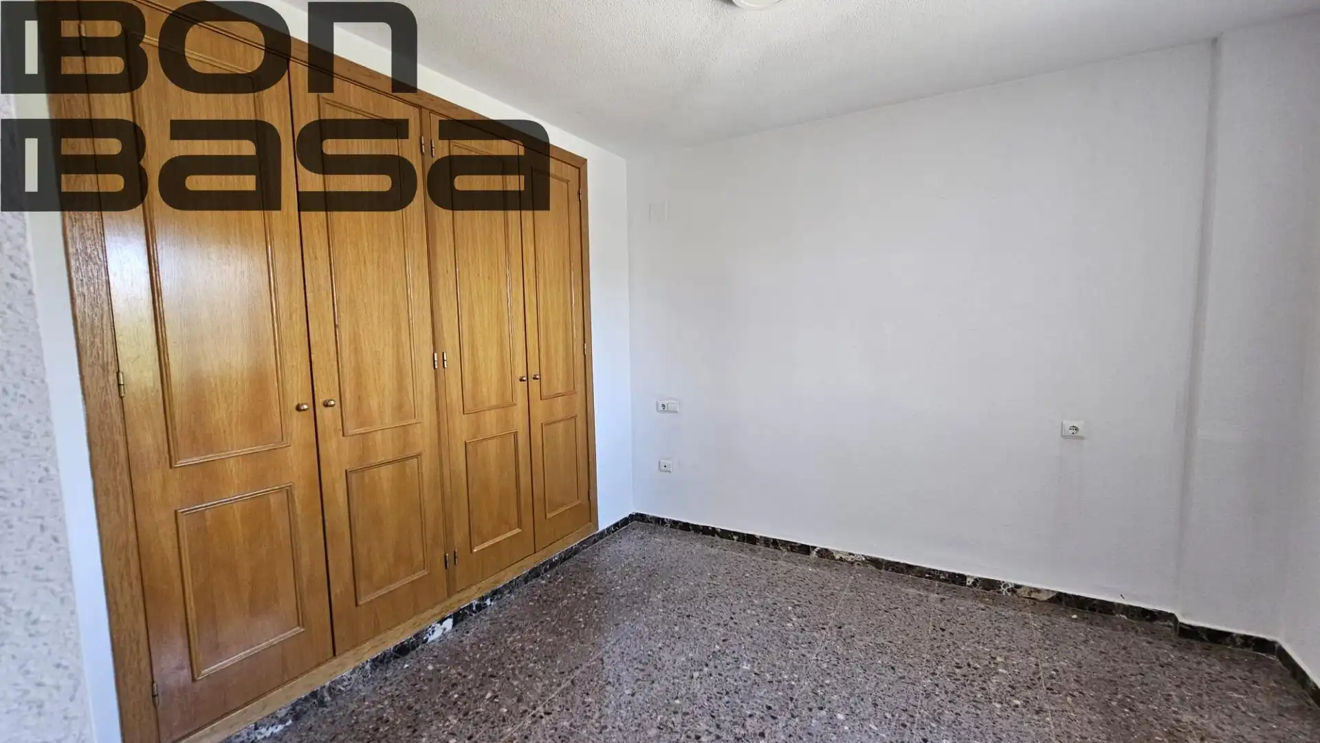 Piso en venta en Alicante / Alacant con Aire acondicionado, Jardín privado y Balcón