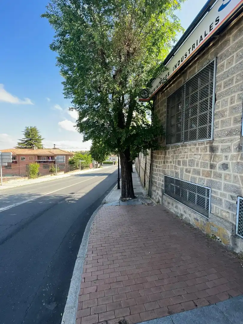 Vista exterior de Local en venta en Ávila