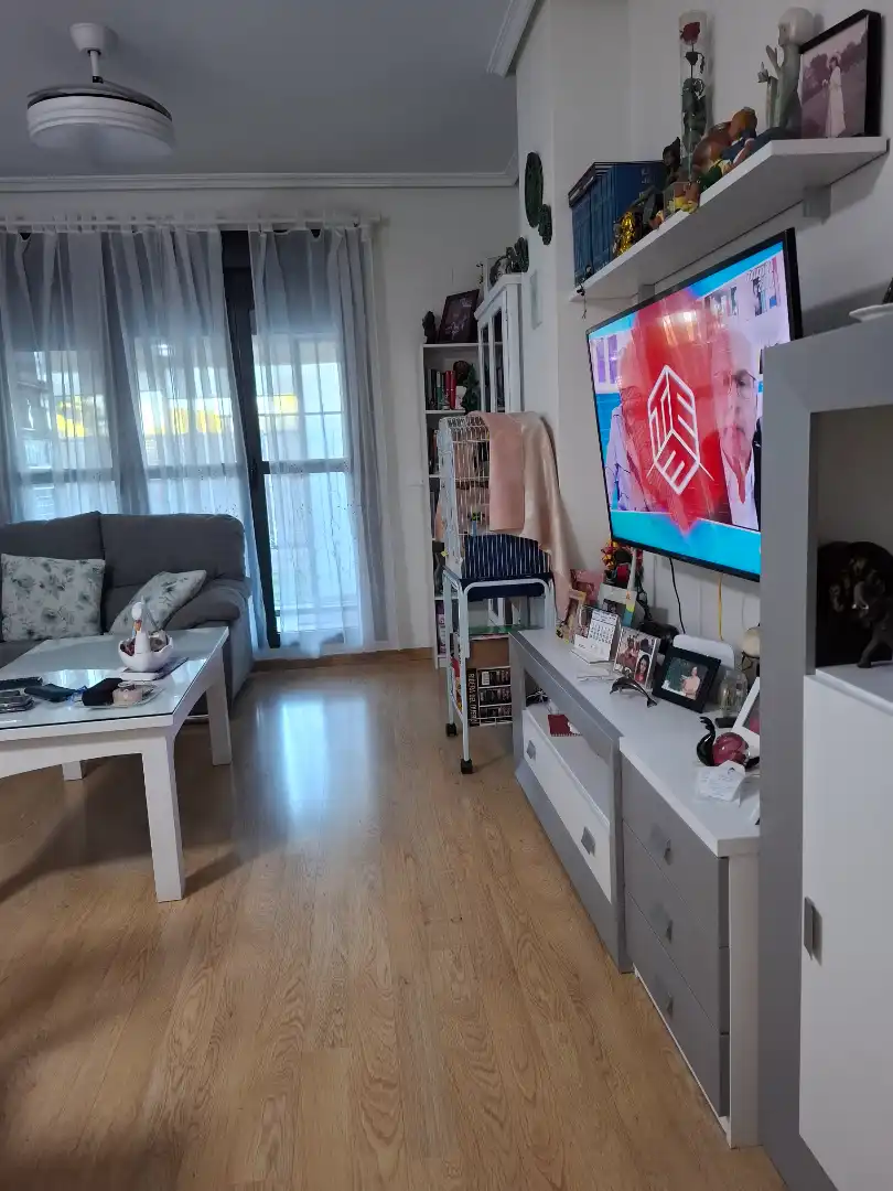 Sala de estar de Piso en venta en Mairena del Aljarafe con Aire acondicionado, Calefacción y Jardín privado