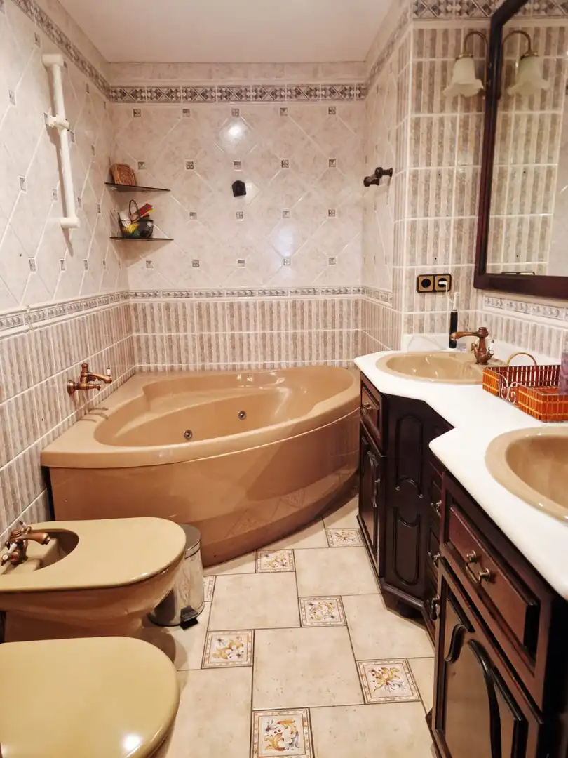 Baño de Piso en venta en Avilés con Calefacción, Parquet y Terraza