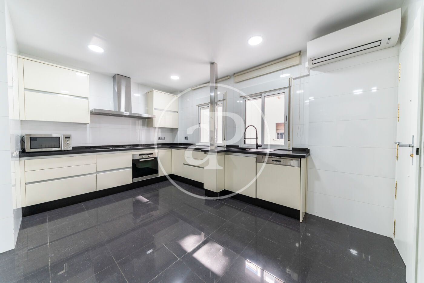 Kitchen of Flat to rent in  Madrid Capital  with Air Conditioner, Heating and Terrace