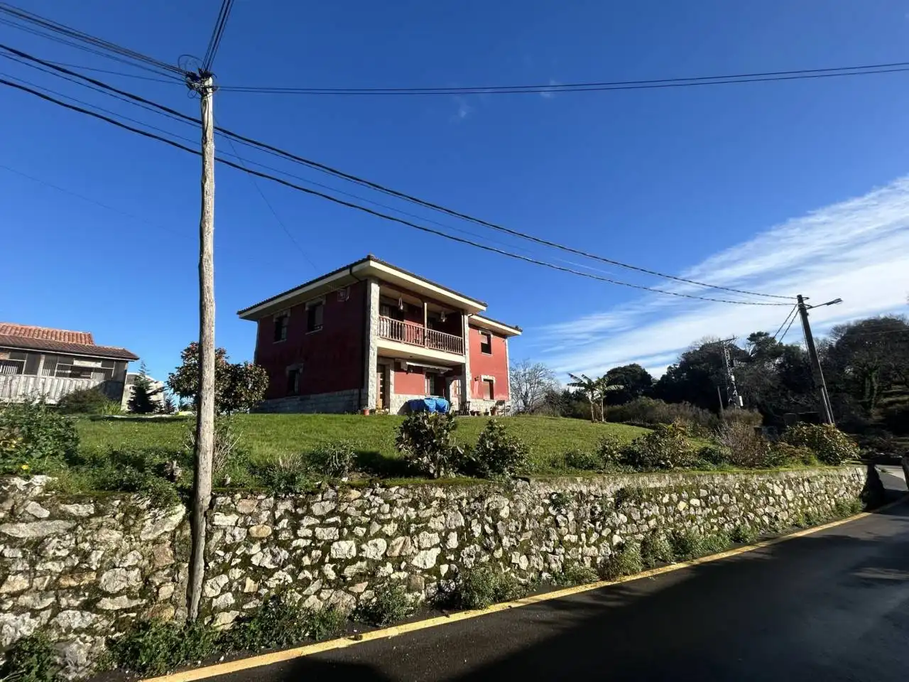 Außenansicht von Haus oder Chalet zum Verkauf in Llanes mit Heizung, Privatgarten und Terrasse